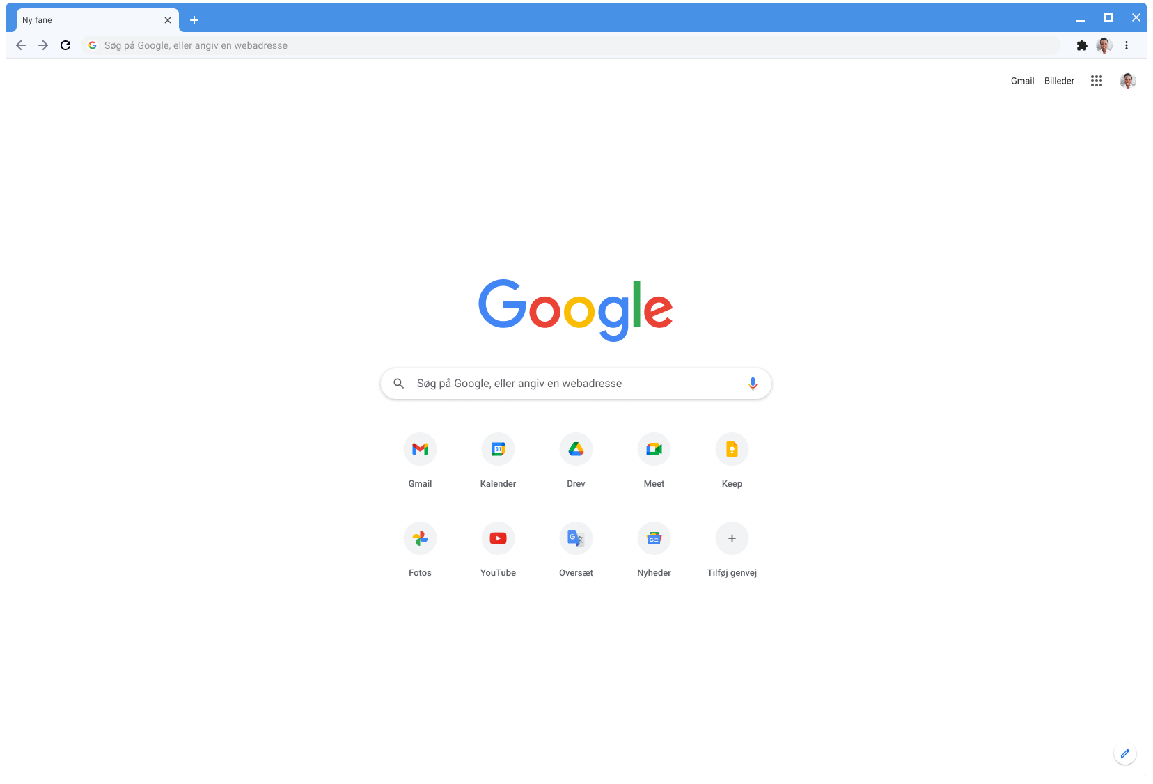 Et Chrome-browservindue, der viser Google.com med det klassiske tema.